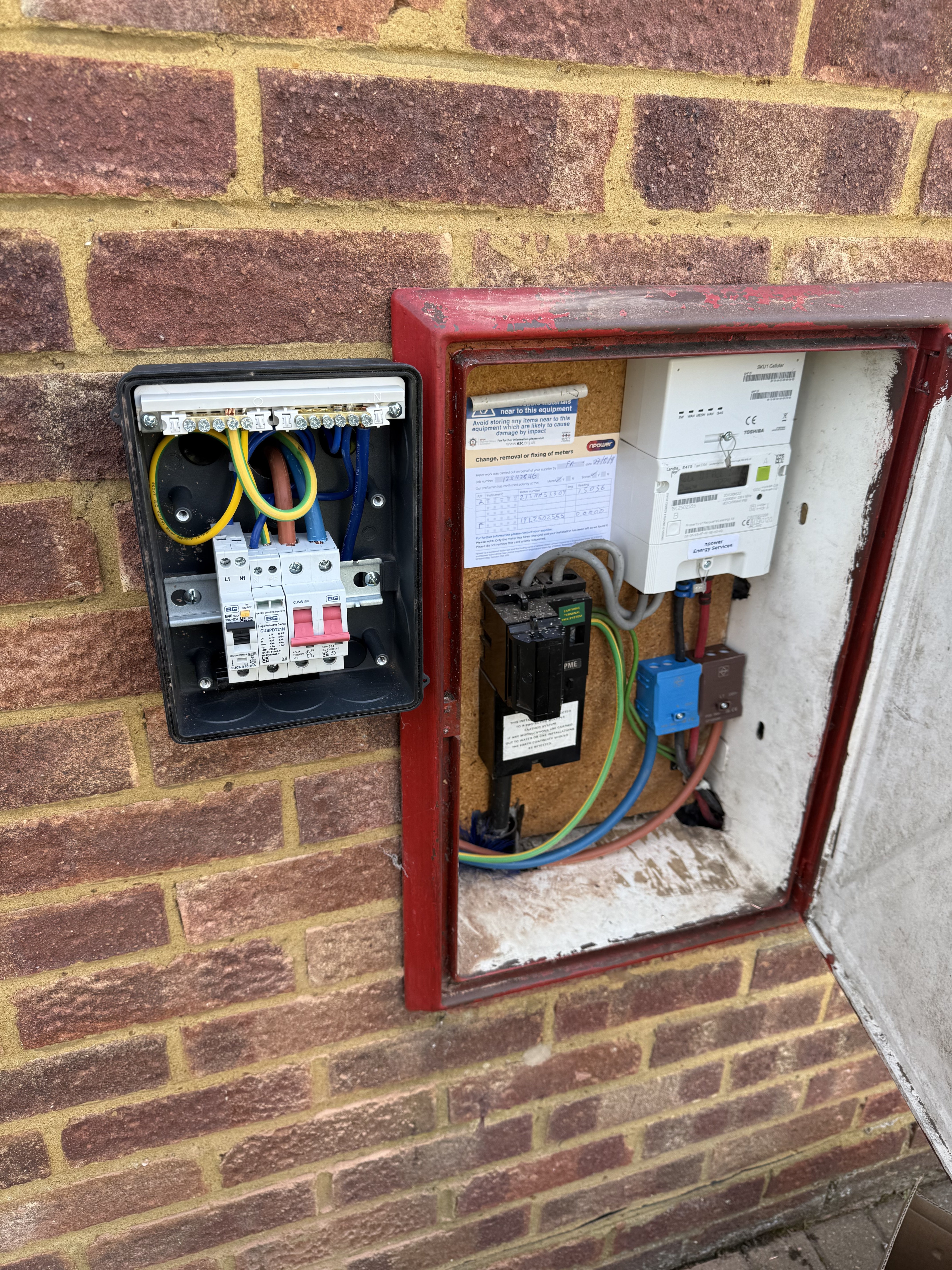 Outdoor consumer unit installation
