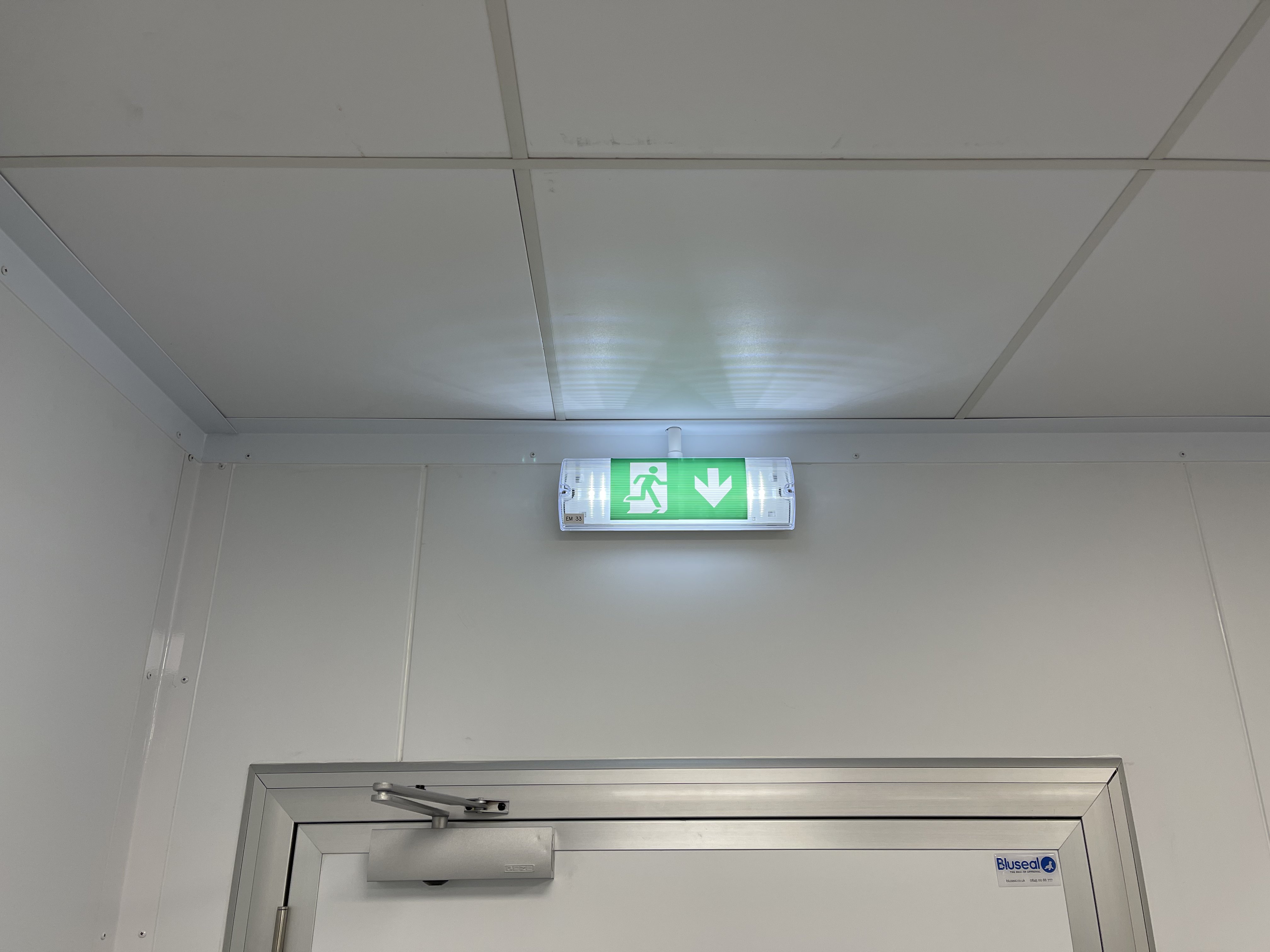 Emergency lighting installation