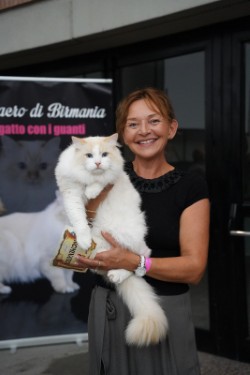 Fuoco at a show with a trophy — Champion