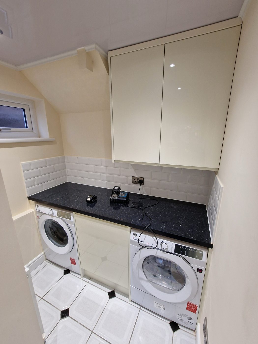 Matching utility room — fitted units & appliances