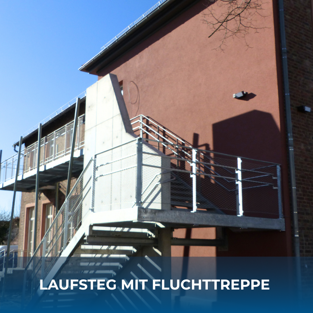 Laufsteg mit Fluchttreppe 1