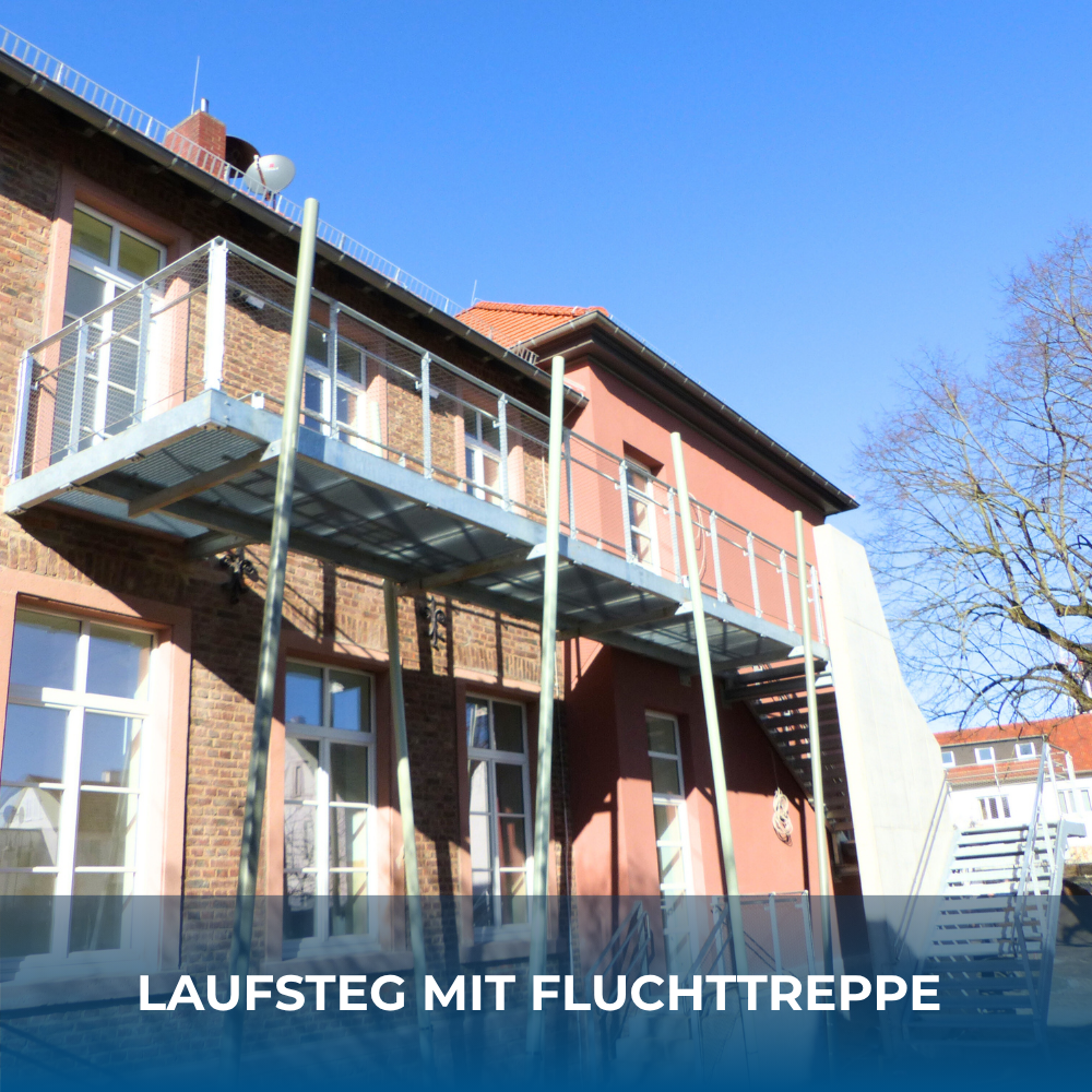 Laufsteg mit Fluchttreppe 2