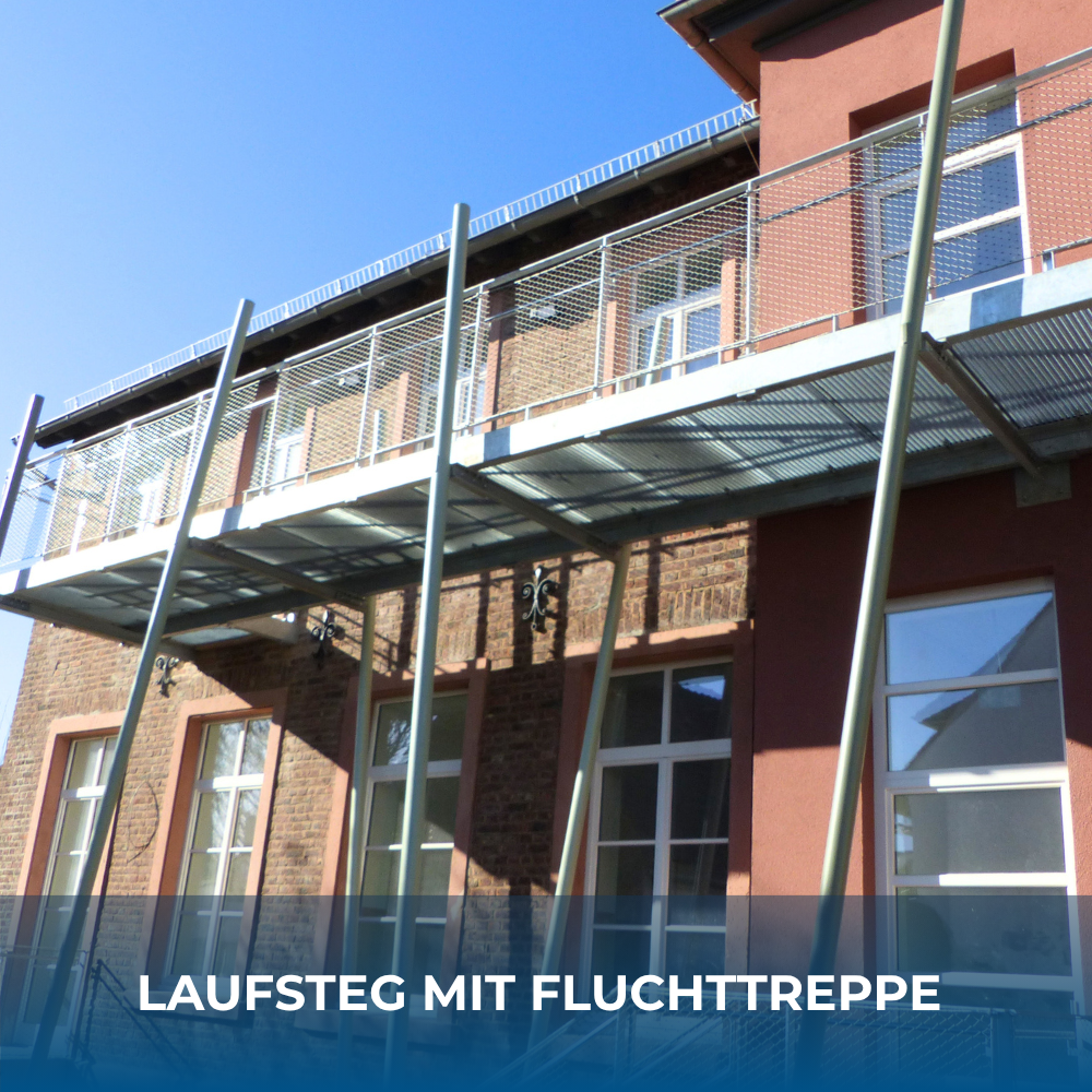Laufsteg mit Fluchttreppe 3