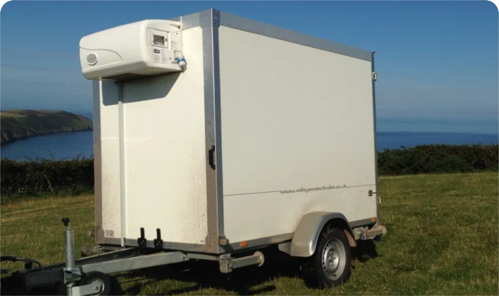 Refrigerated trailer exterior