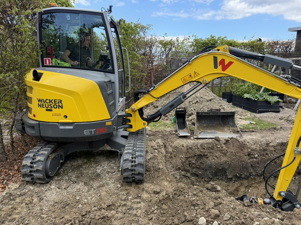 Wacker Neuson ET35 minigrävare vid grävarbete