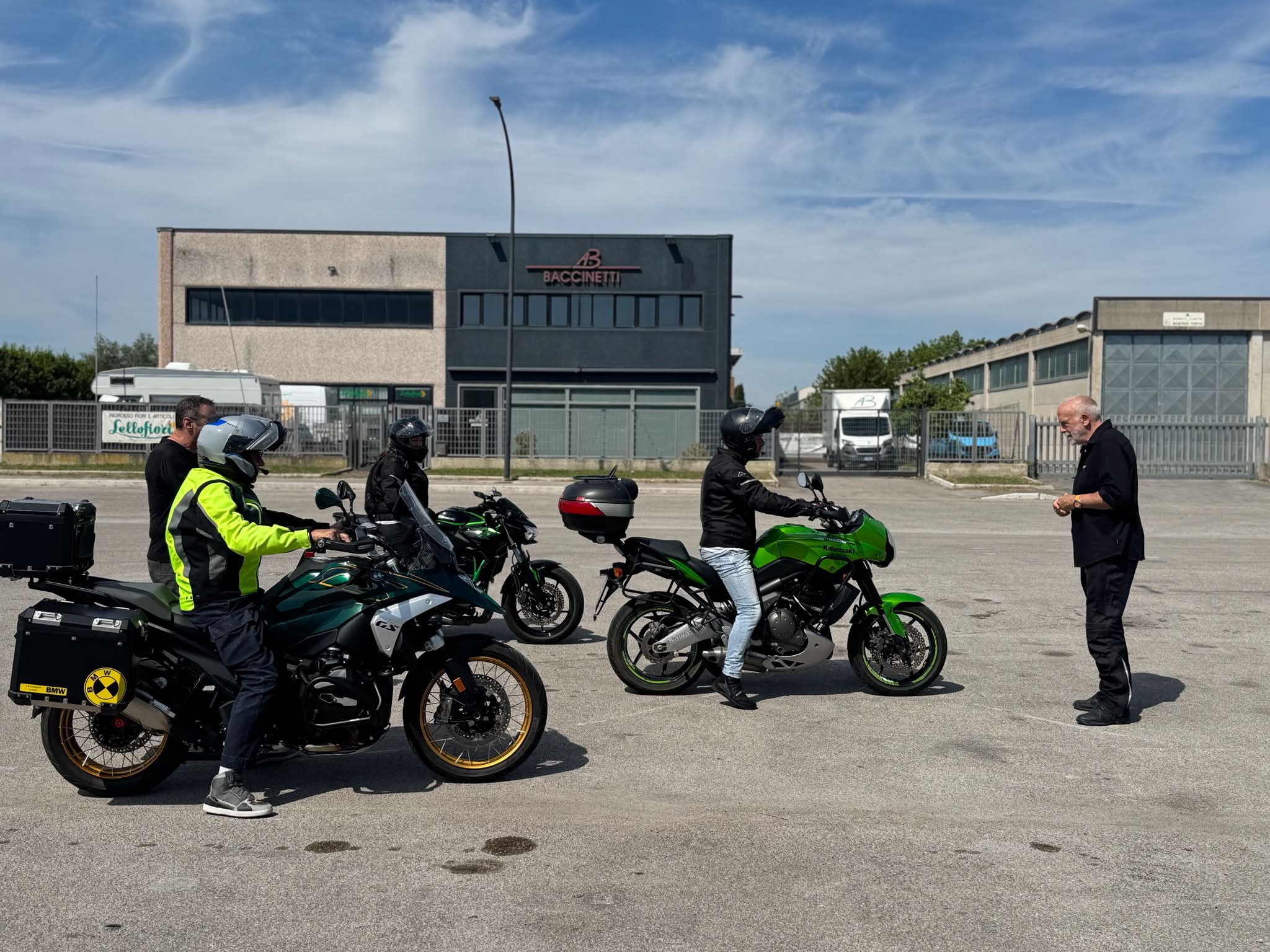 Motociclisti durante un corso di guida sicura Ride & Joy a Grosseto, Maremma