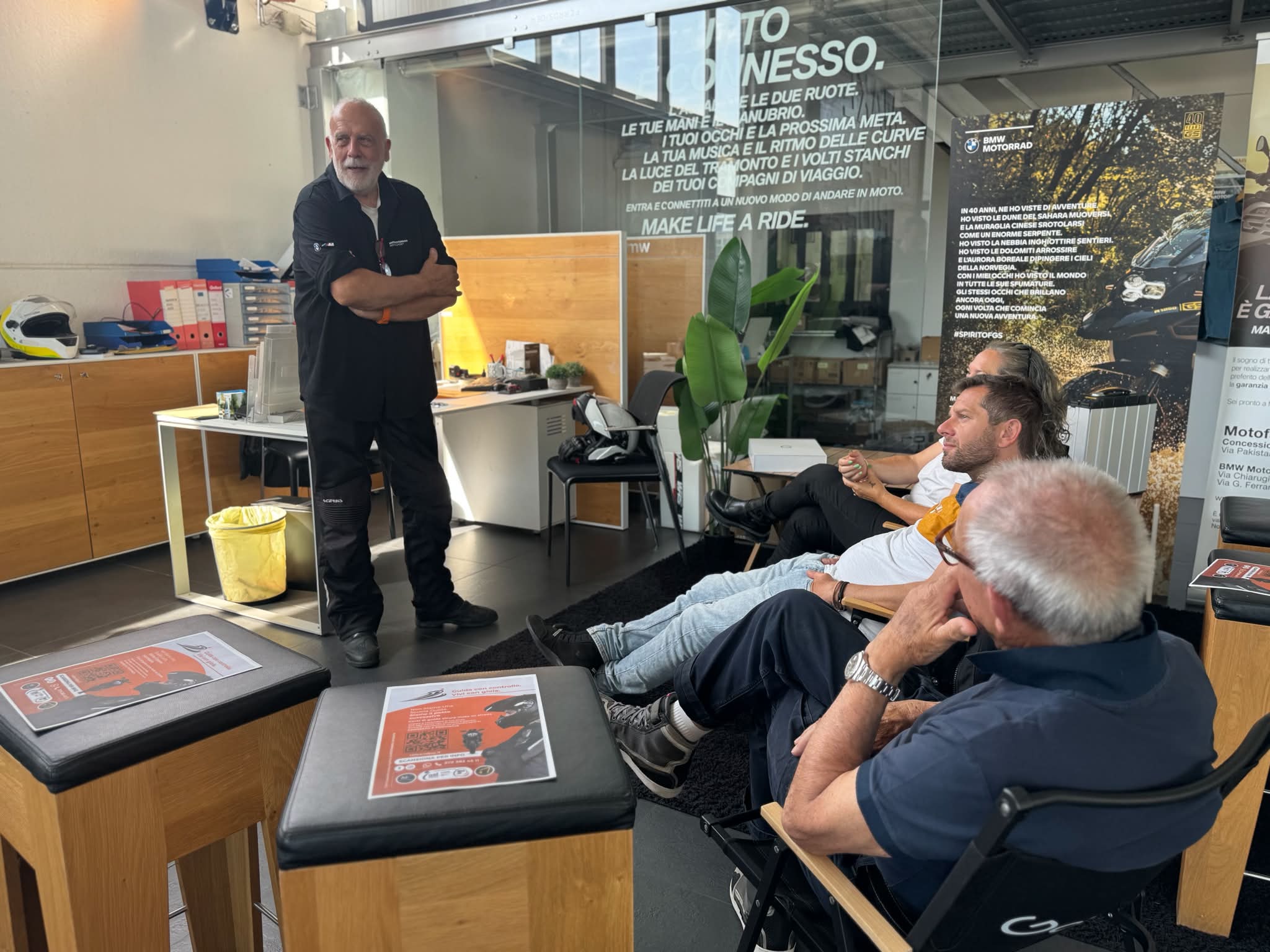 Briefing tecnico con Mario Mennix Menicocci in concessionaria BMW Motofabbris Grosseto