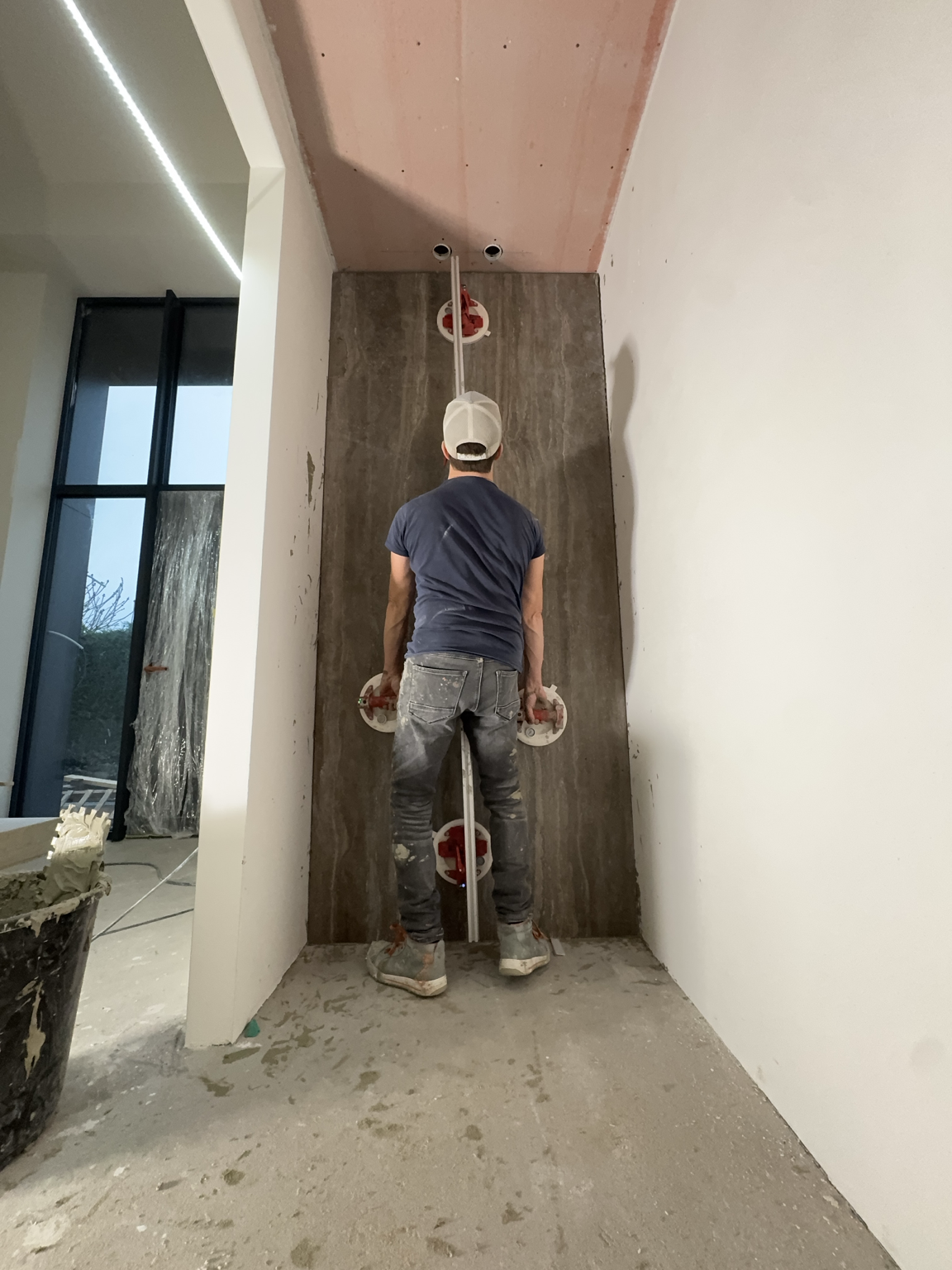 XXL keramische slab plaatsen — vakmanschap Jerry's Tegelwerken
