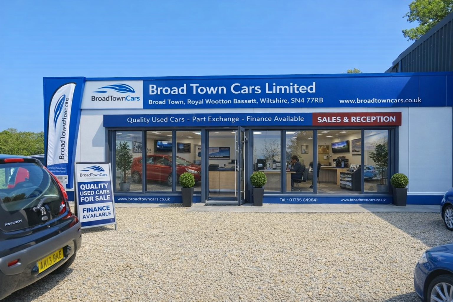 Portable sales office and customer reception manufactured and delivered to Broad Town Cars Limited, Royal Wootton Bassett, Wiltshire SN4 7RB — KC Modular Buildings