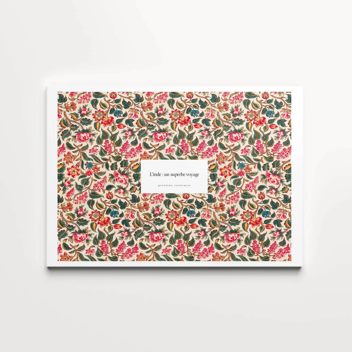 Golden Greenery Softcover — capa paisagem com padrão floral tropical