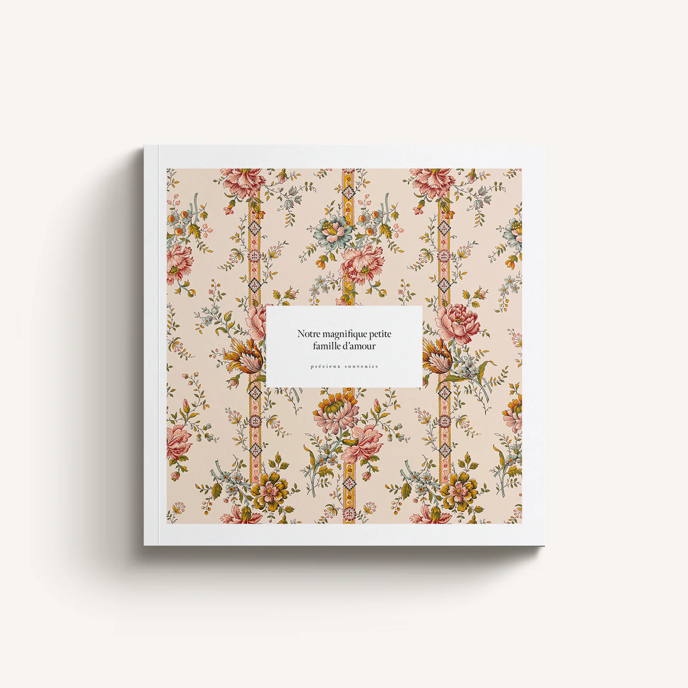 Floral Ornament Softcover — capa quadrada com padrão floral provençal em faixas