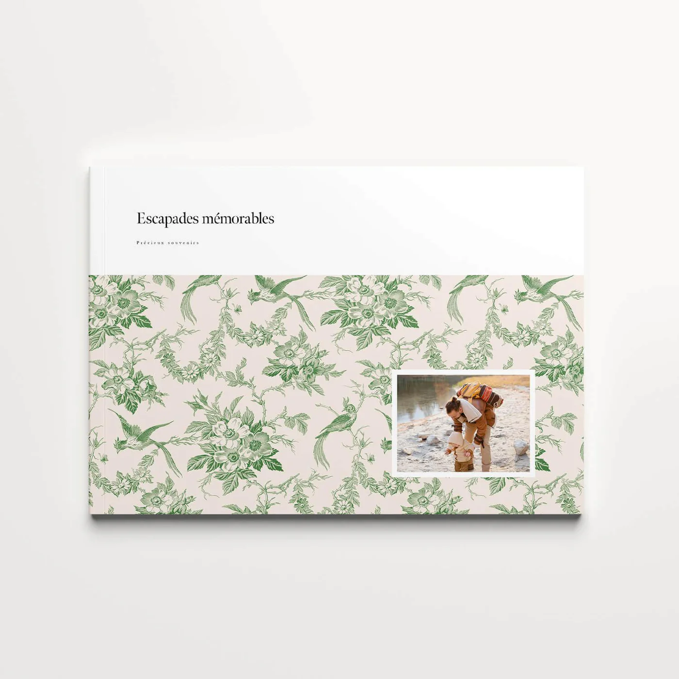 Green Feather Softcover — capa paisagem com toile verde e pássaros