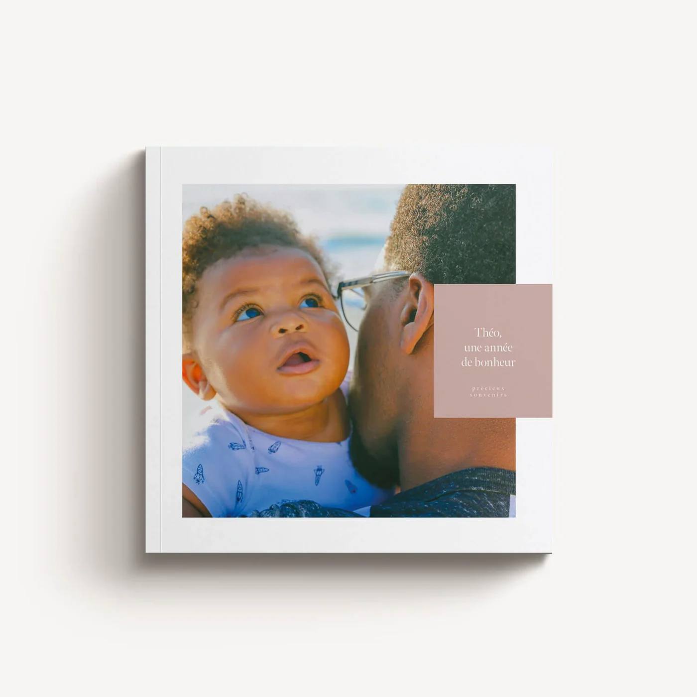 Sublime Softcover — capa quadrada com label rosa, bebé e pai