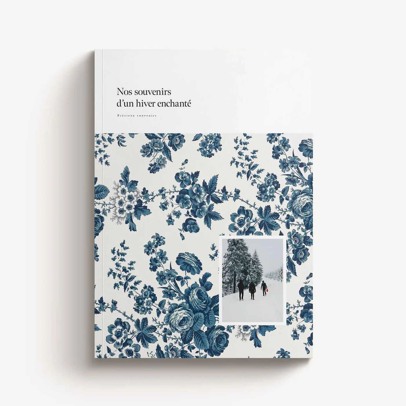 Blue Flower Softcover — capa retrato com flores azuis e foto polaroid, inverno