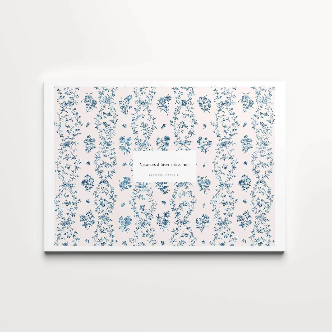 Flower Strips Softcover — capa paisagem com padrão de ramos florais azuis
