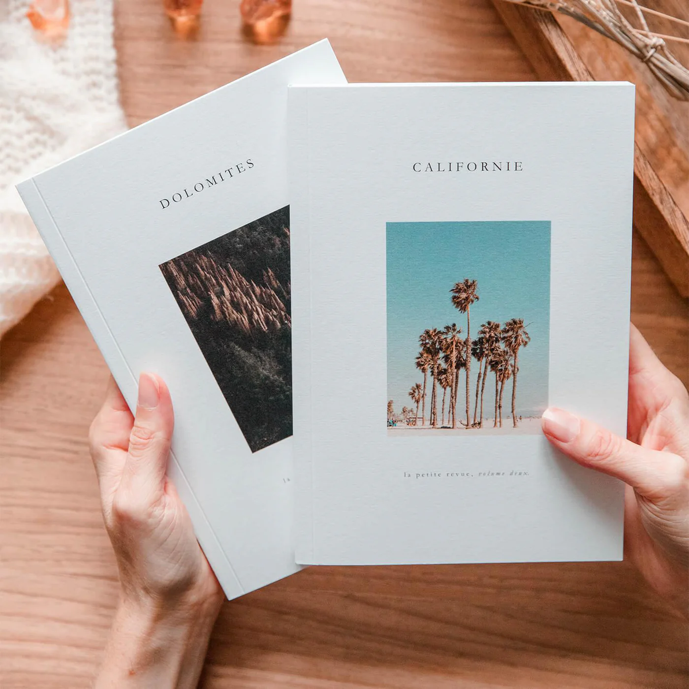 Mini álbum softcover A5 — dois livros em ambiente