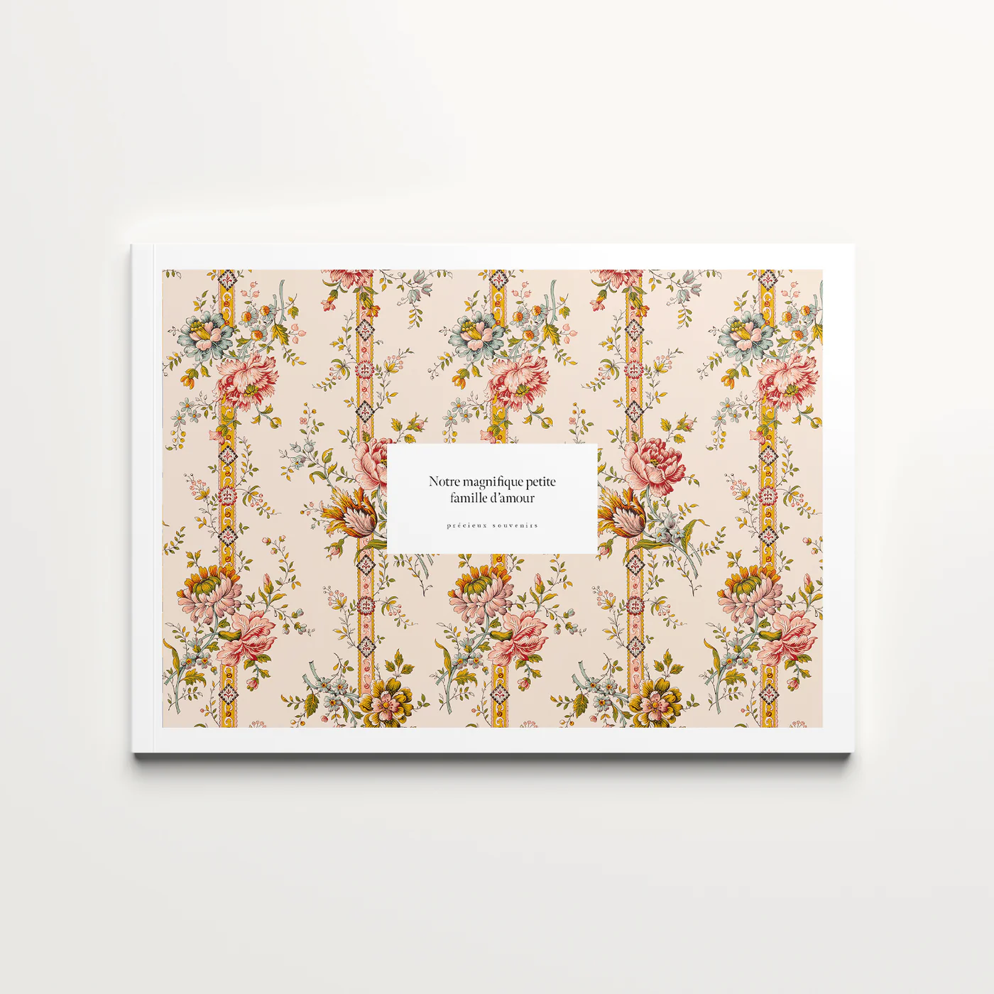 Floral Ornament Softcover — capa paisagem com padrão floral provençal em faixas