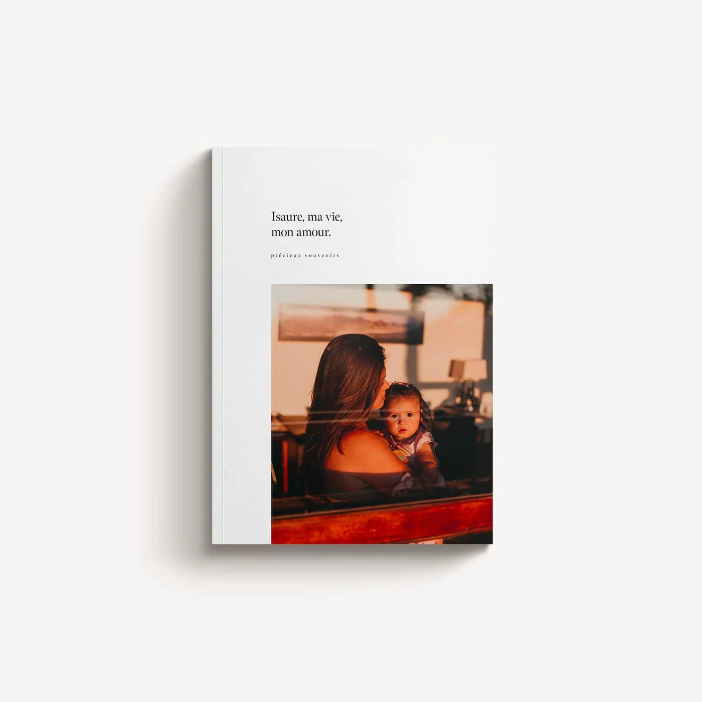 Mini álbum softcover A5 — dois livros na mão