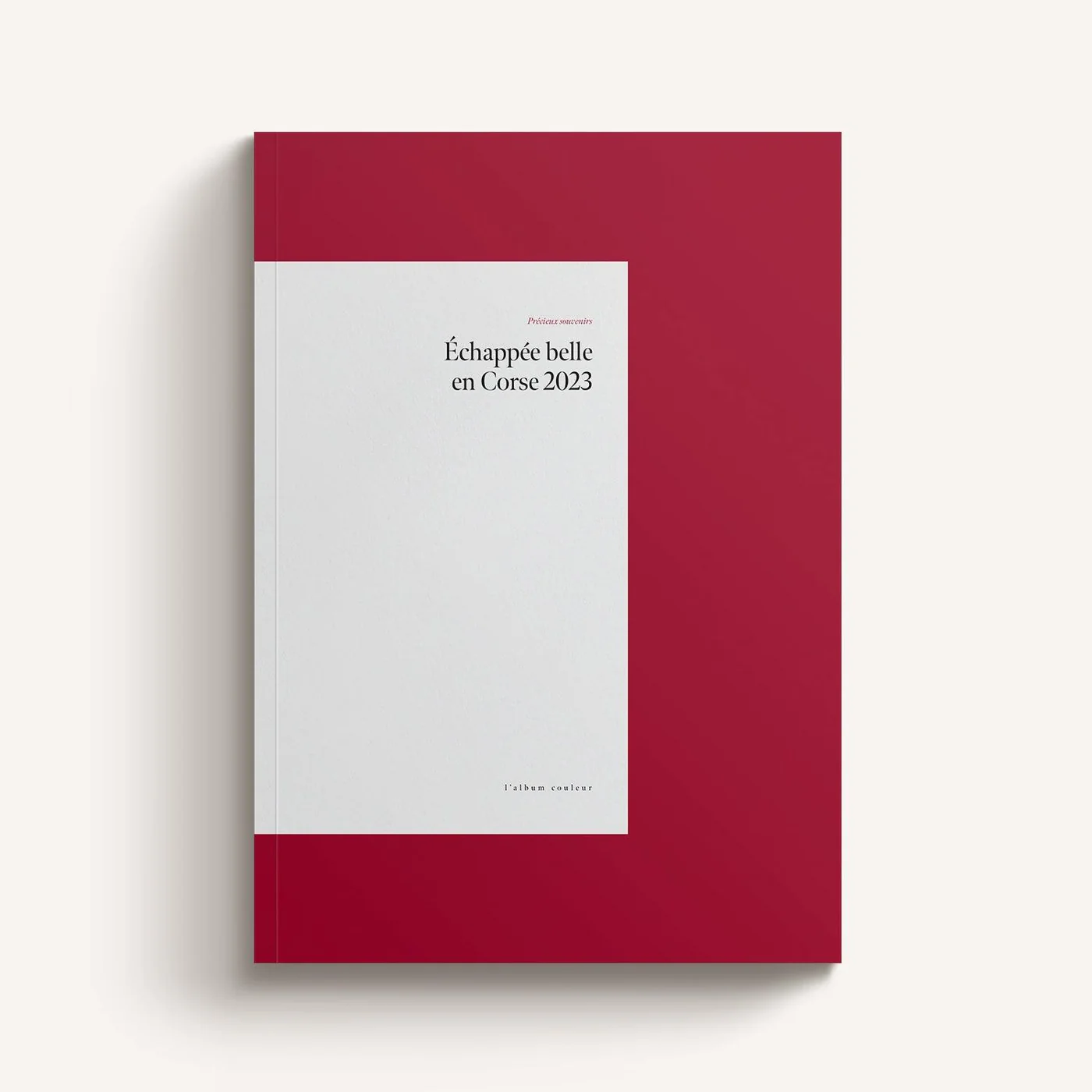 Color Photo Book — capa vermelho bordô com painel branco central