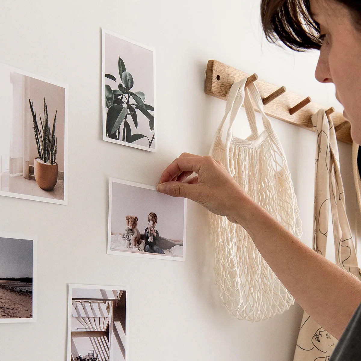 Classic Print Set — impressões expostas na parede com ganchos