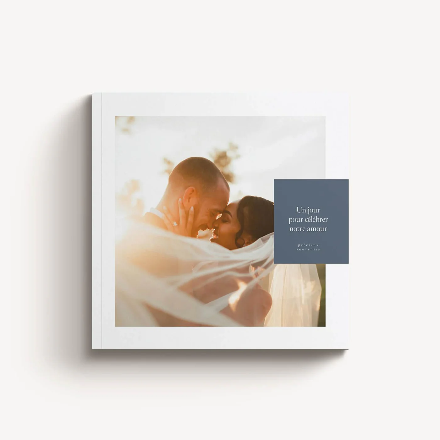 Sublime Softcover — capa quadrada com label azul, casamento