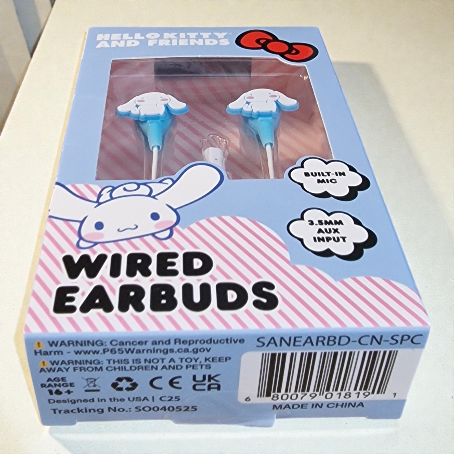 Hello Kitty and Friends Cinnamoroll Wired Earbuds Detail