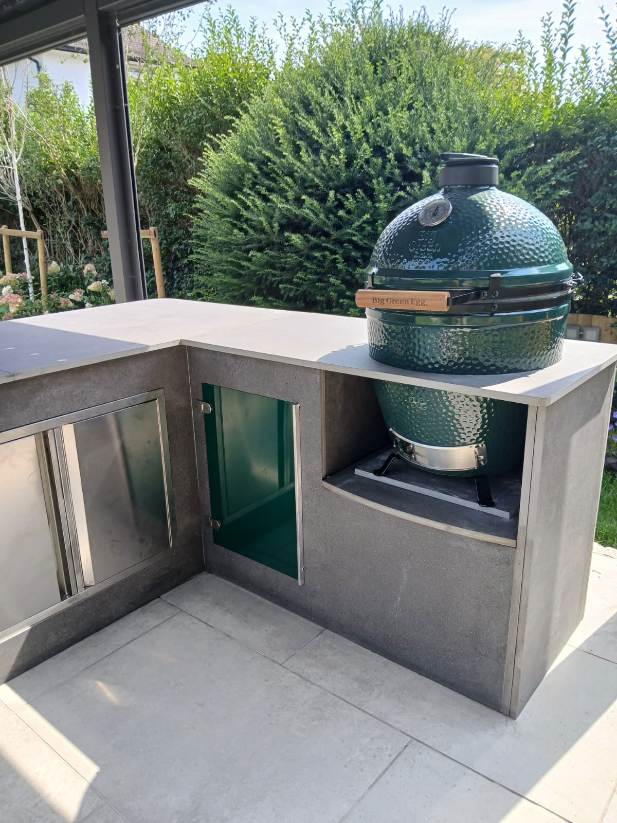 Big Green Egg ceramic smoker in a VERTEO outdoor kitchen unit