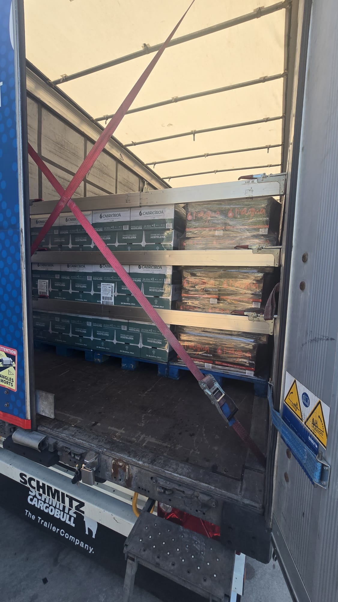 Loaded truck with palletised goods