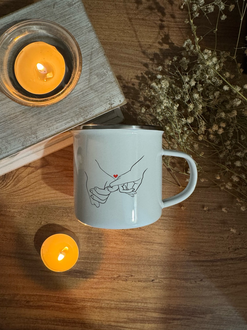 Метална чаша "Преплетени ръце със сърце" - персонализирана чаша Honey Art