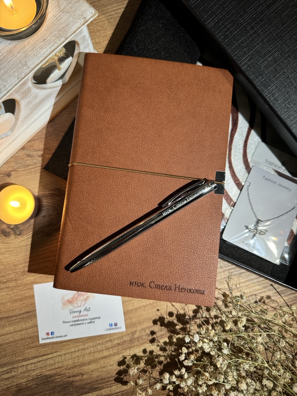 Луксозен подаръчен комплект с тефтер, химикалка и бижу