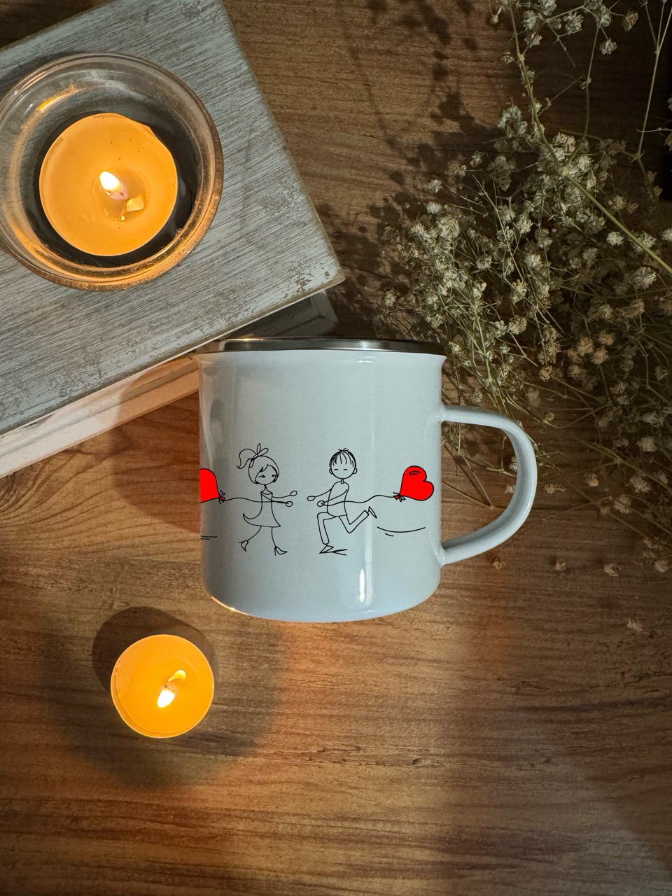 Метална чаша "Влюбена двойка със сърца" - персонализирана чаша Honey Art