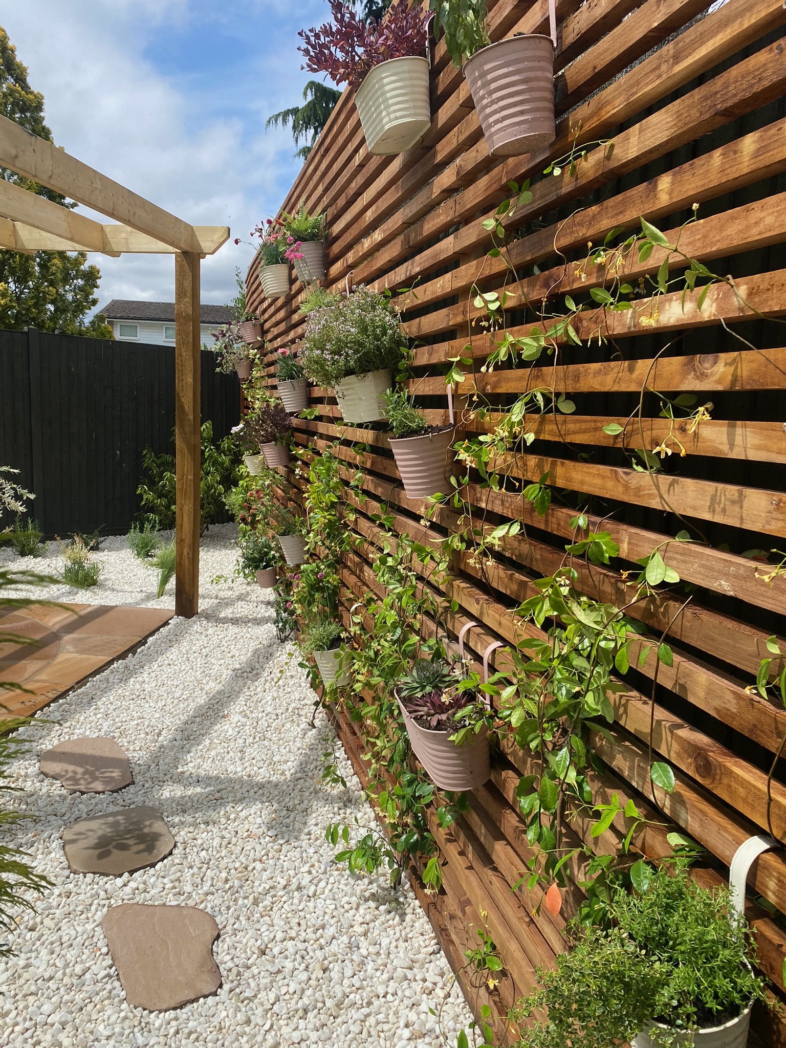 VERTICAL PLANTING WALL