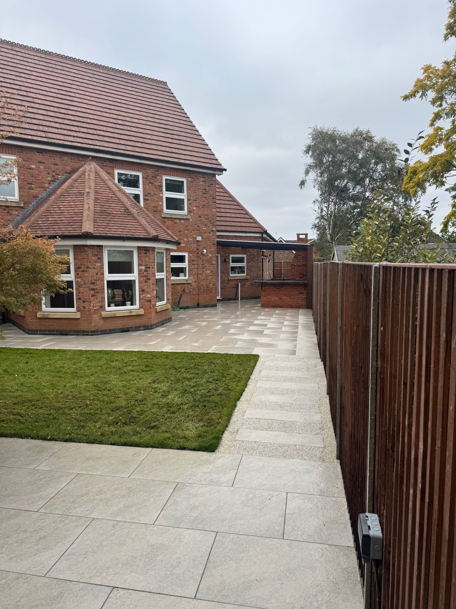 GARDEN DESIGN & BUILD