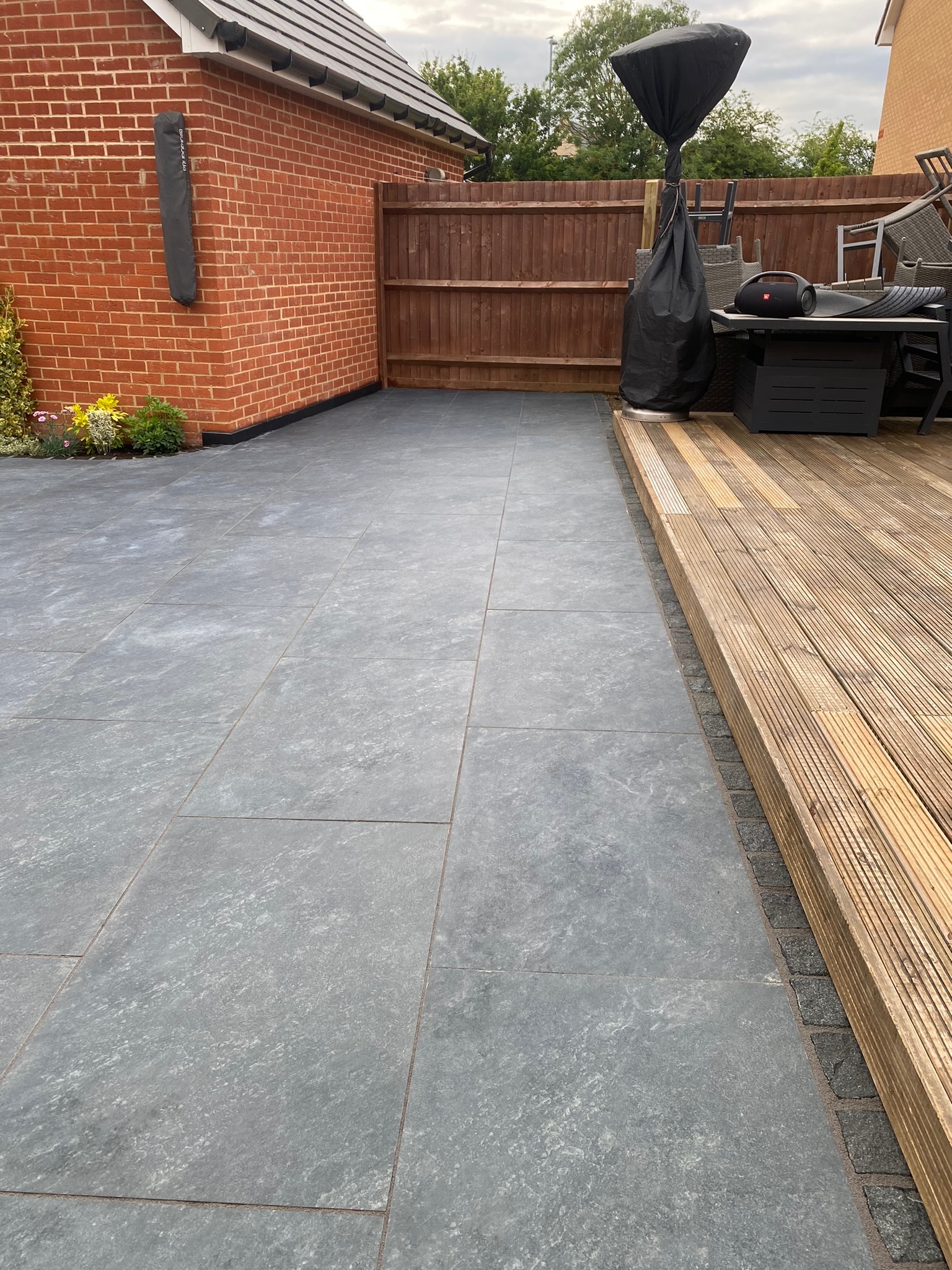 PORCELAIN & TIMBER SCREENING