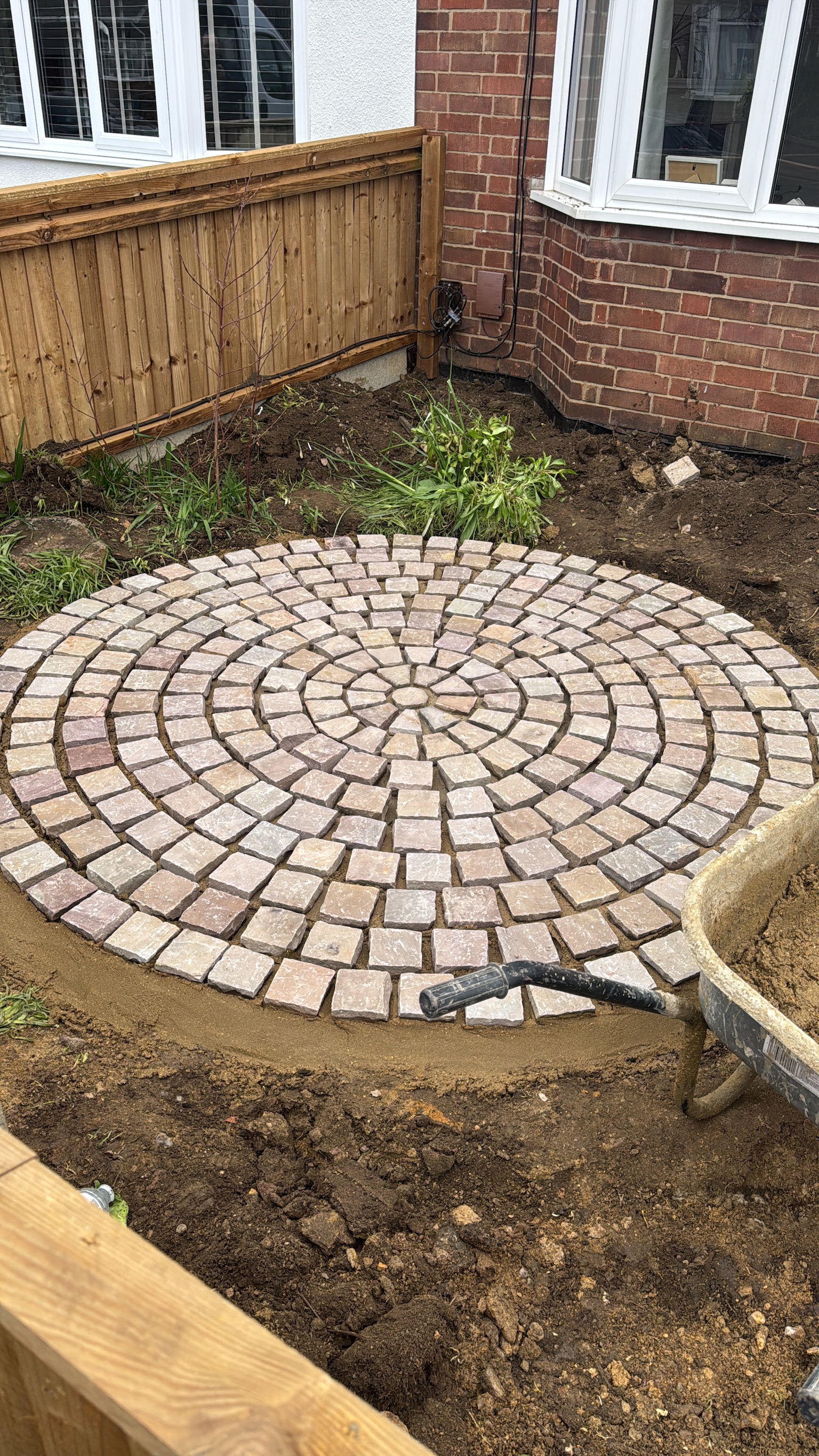 CIRCULAR COBBLESTONE PATIO