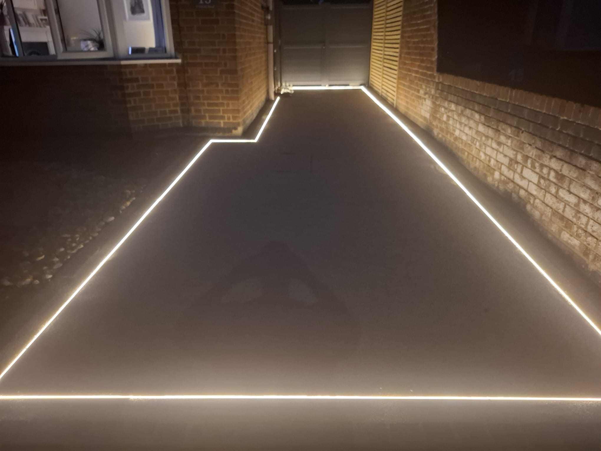ILLUMINATED DRIVEWAY