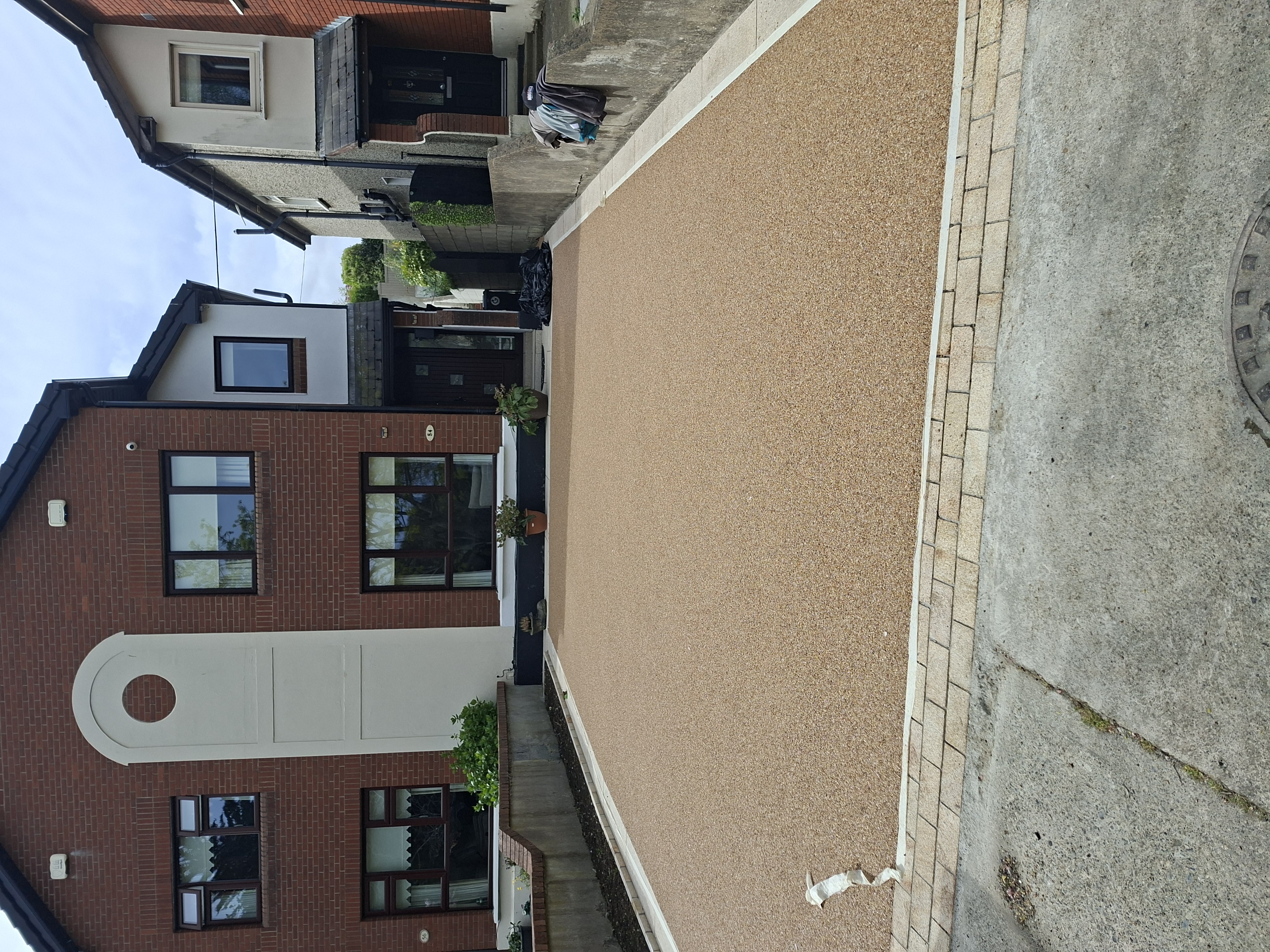 Resin bound driveway in warm golden aggregate in Dublin