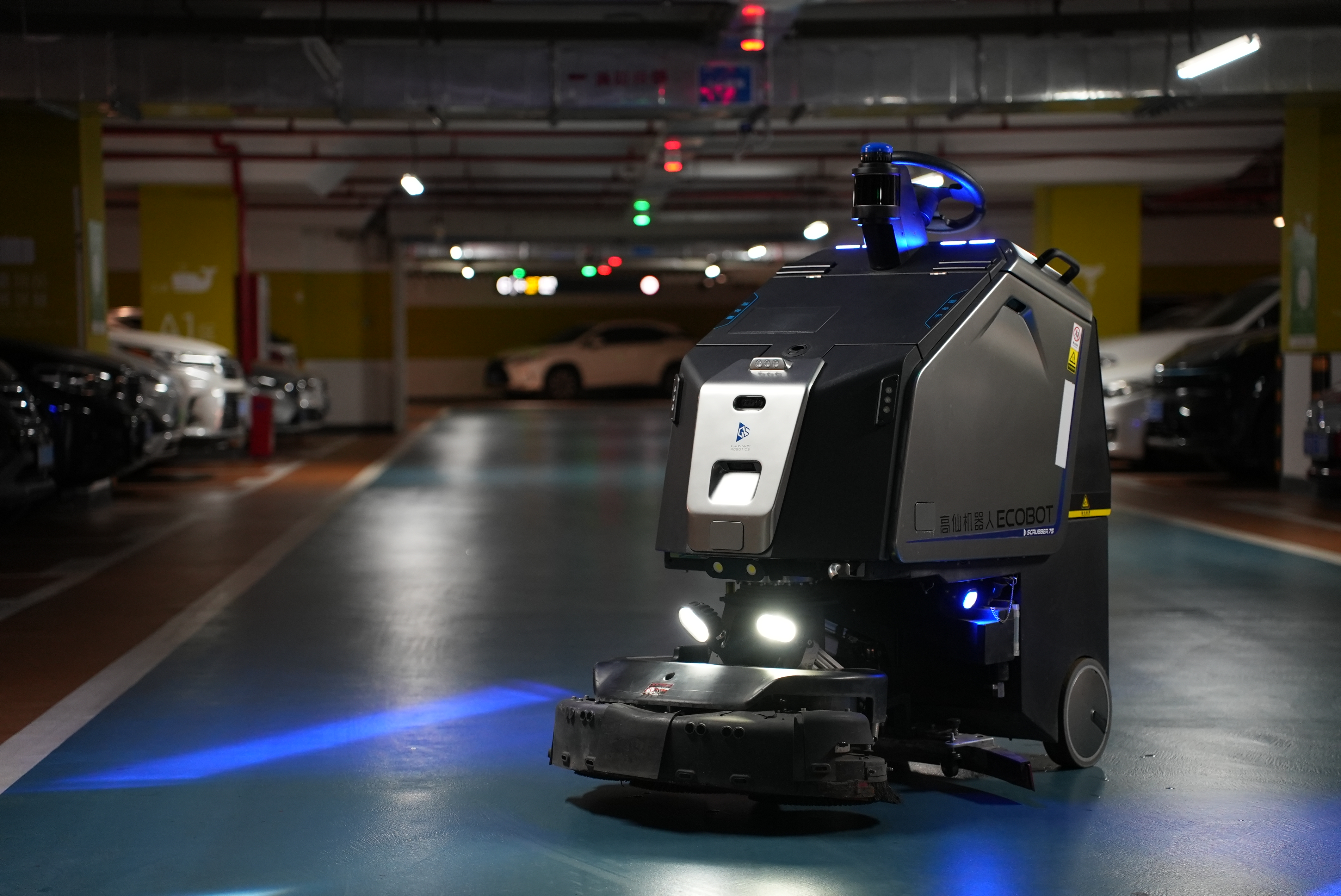 Stor vaskerobot i parkeringsanlegg