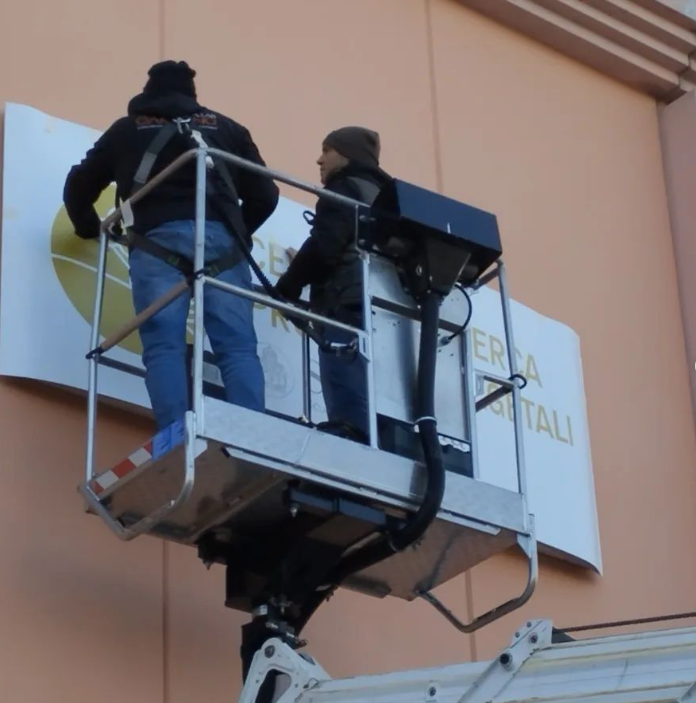 Insegna per sede Scuola Superiore Sant'Anna