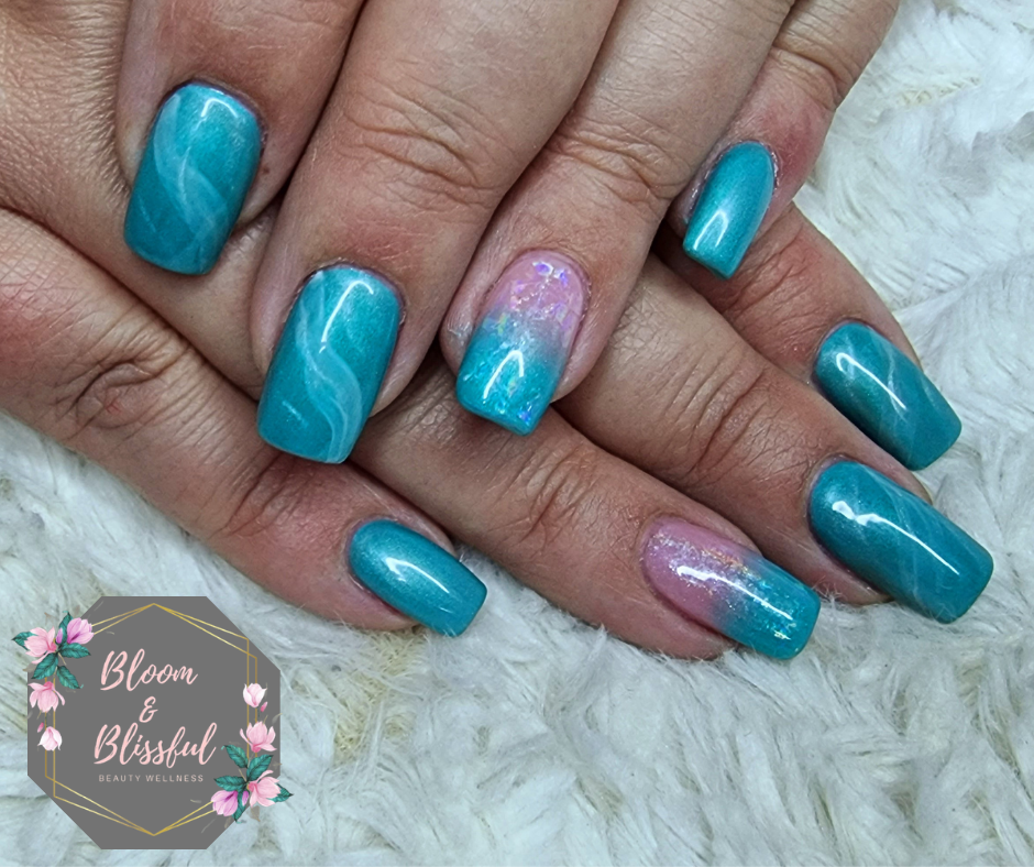 Turquoise cat eye nails with pink and purple aurora accent by Emmie