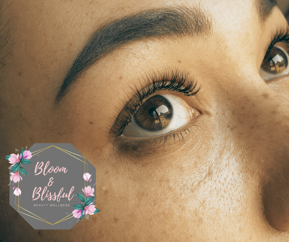 Natural classic lash extensions with elegant length and curl by Emmie