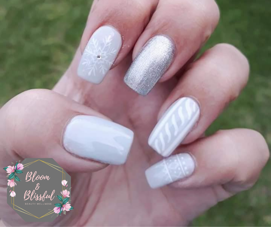 Winter white nails with snowflake art silver glitter and cable knit texture by Emmie