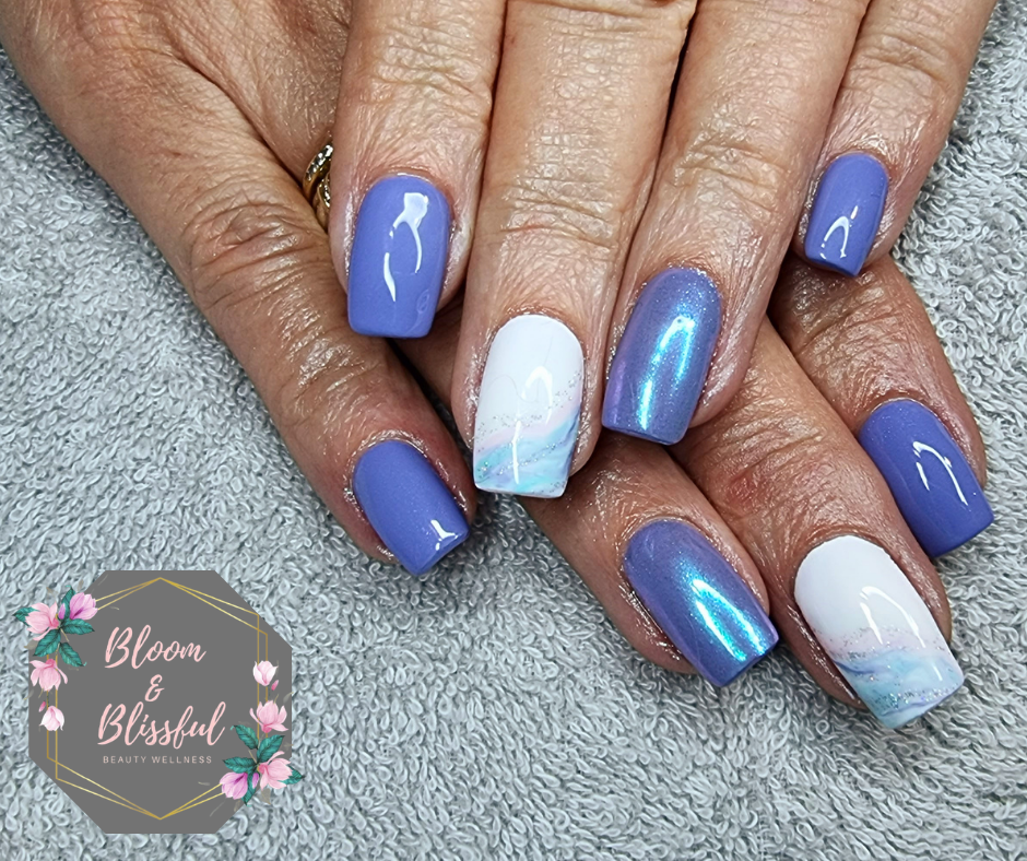 Periwinkle blue nails with holographic shimmer and pastel marble accent by Emmie