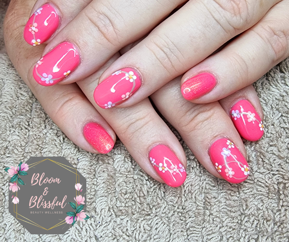 Hot pink nails with hand-painted white daisy floral art by Emmie