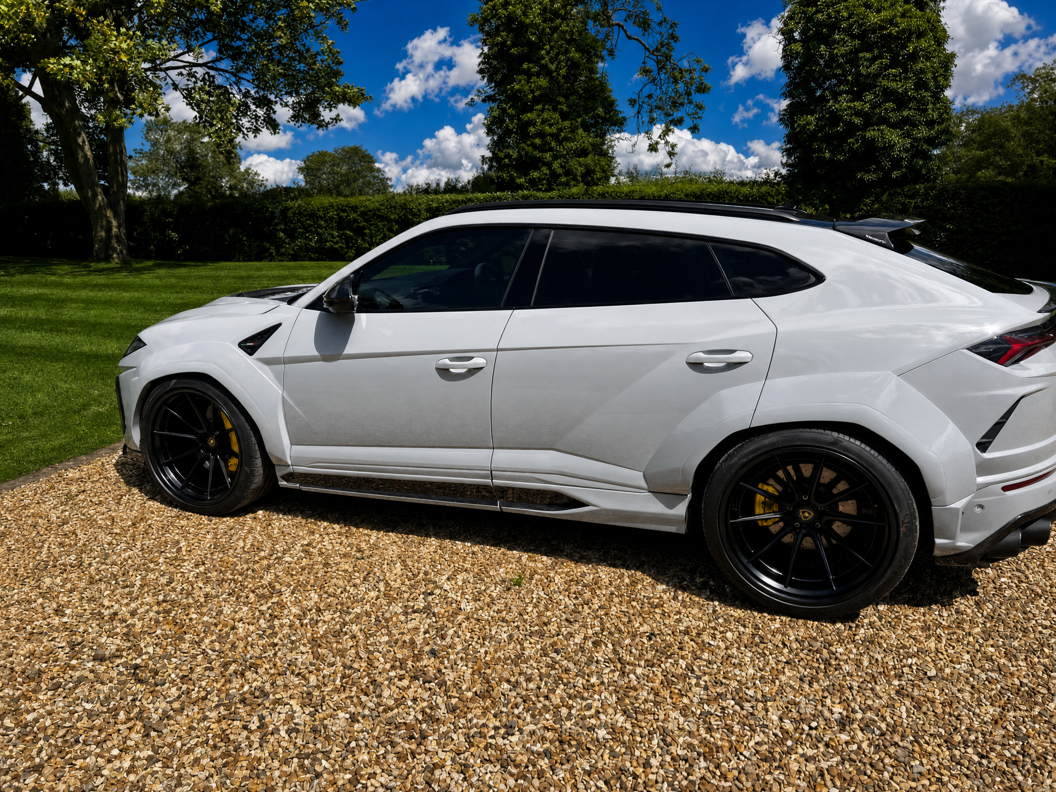 Lamborghini Urus — full side profile revealing the widened arches
