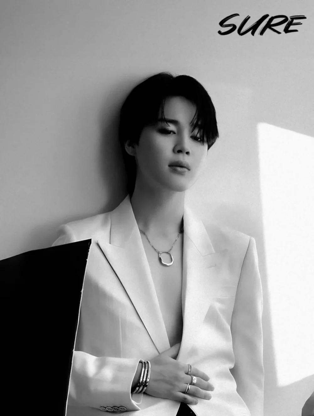Jimin pour Sure Magazine, élégance et modernité