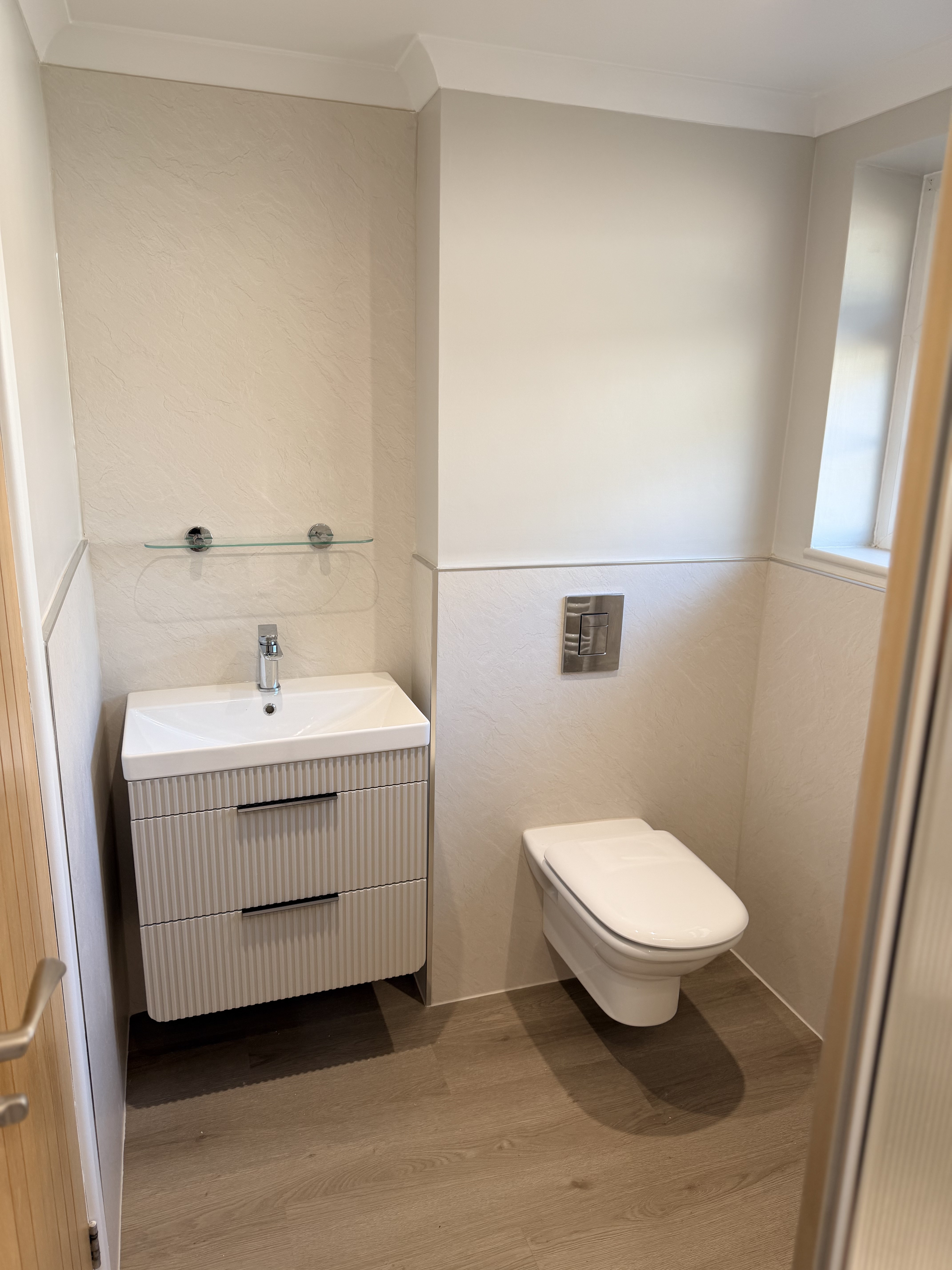 Vanity unit with fluted drawer fronts and wall-hung WC — Bearwood bathroom renovation