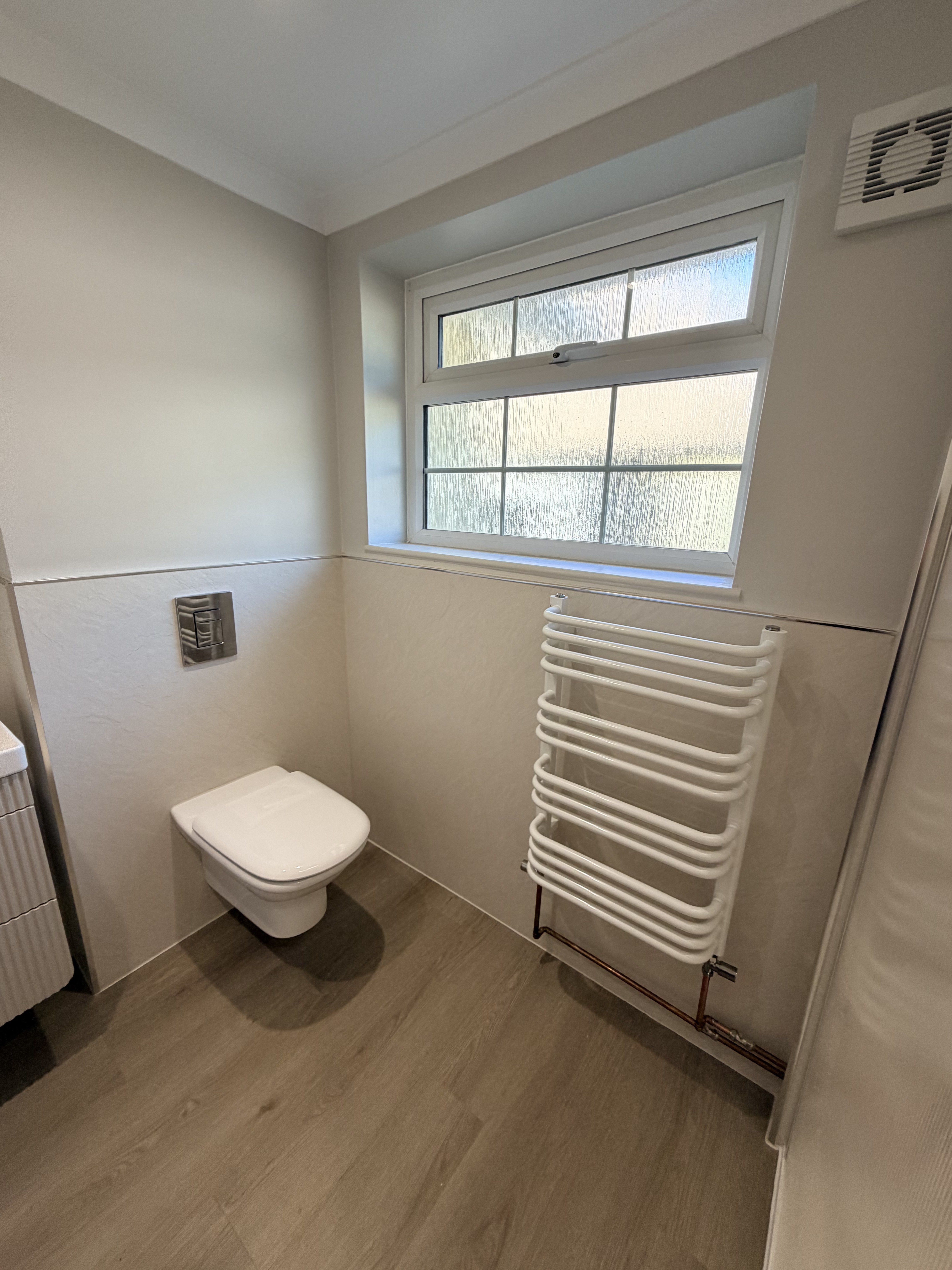 Wall-hung WC, heated towel rail and fluted glass shower screen — Bearwood, Bournemouth