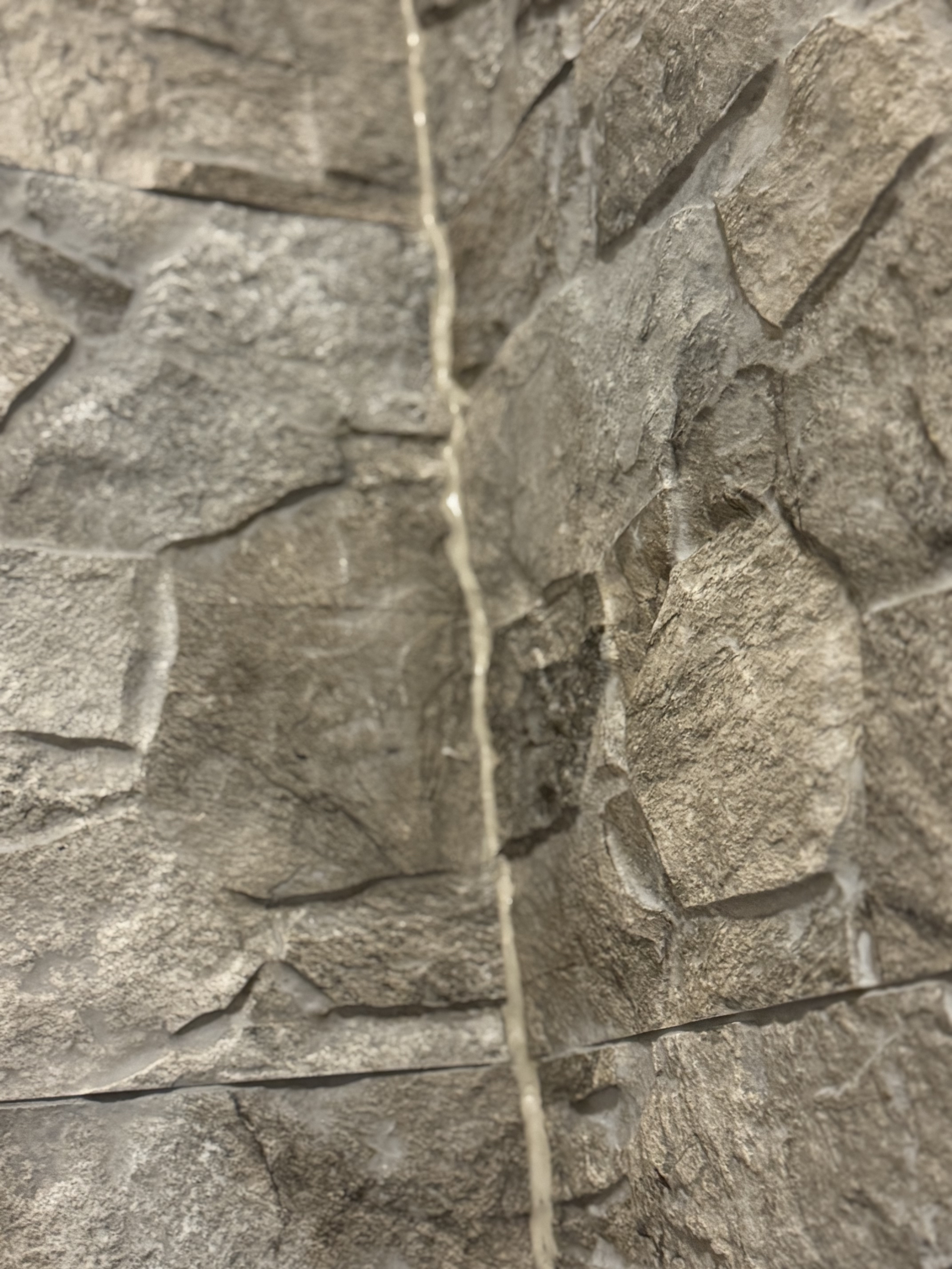 Stone-effect tiling