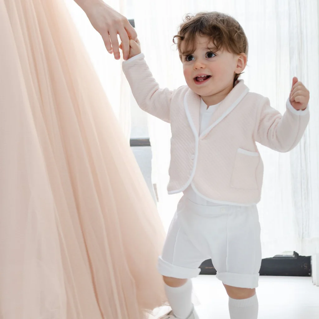 Baby jongen in bruiloft outfit